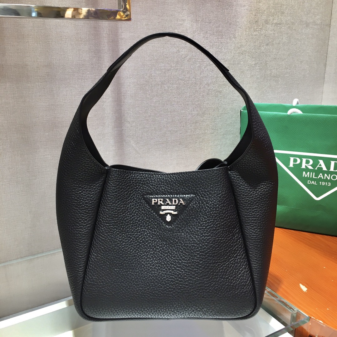Pra*a leather handbag