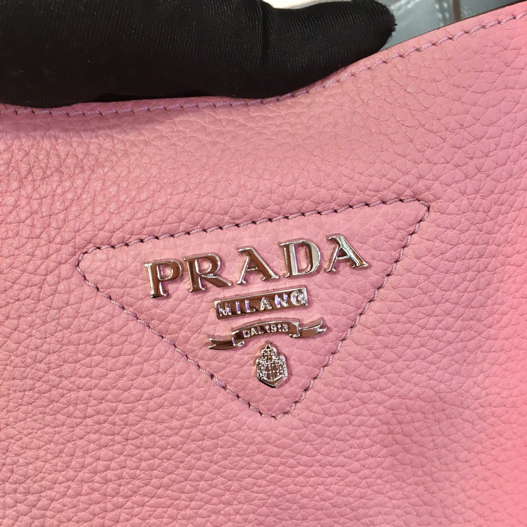 Pra*a leather handbag