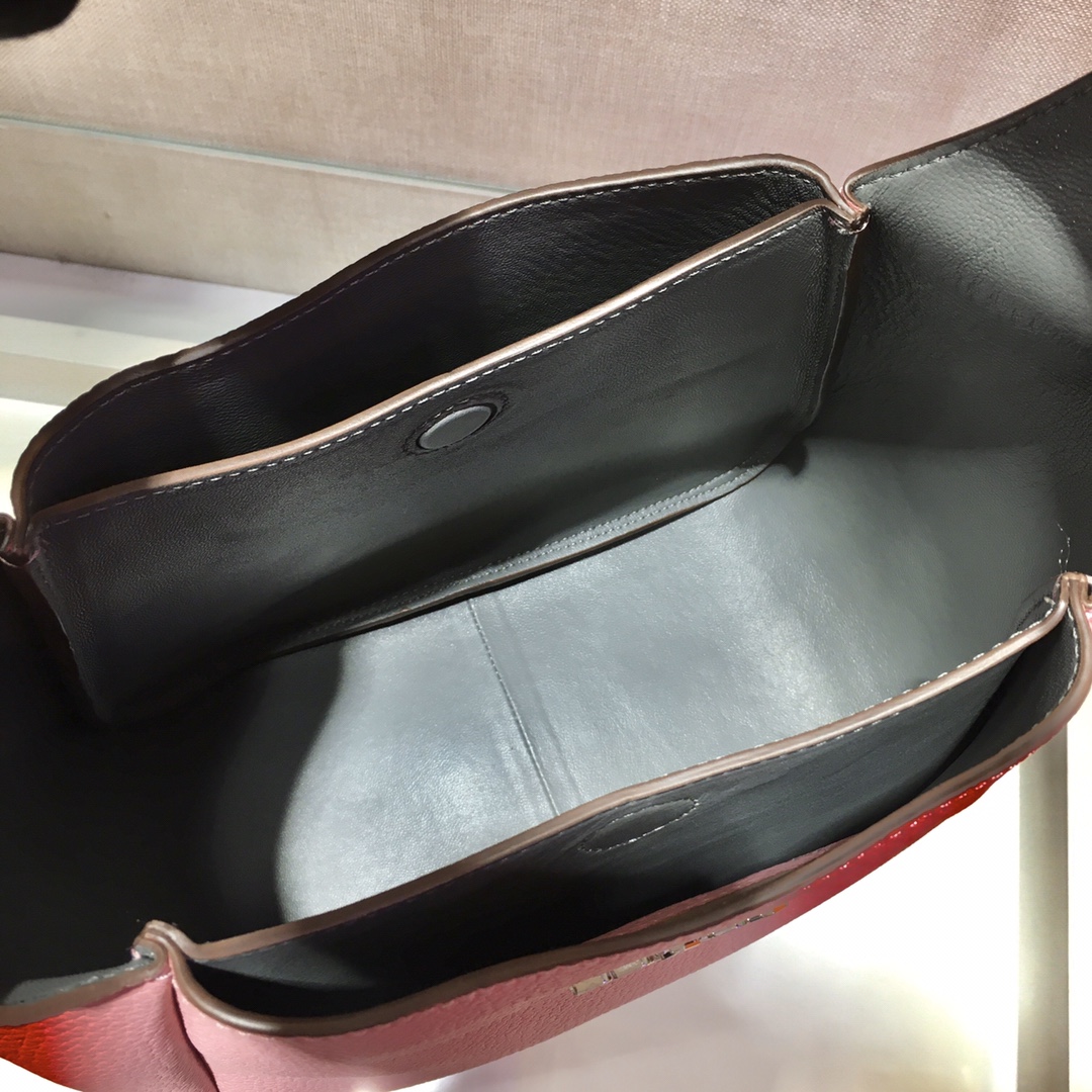 Pra*a leather handbag