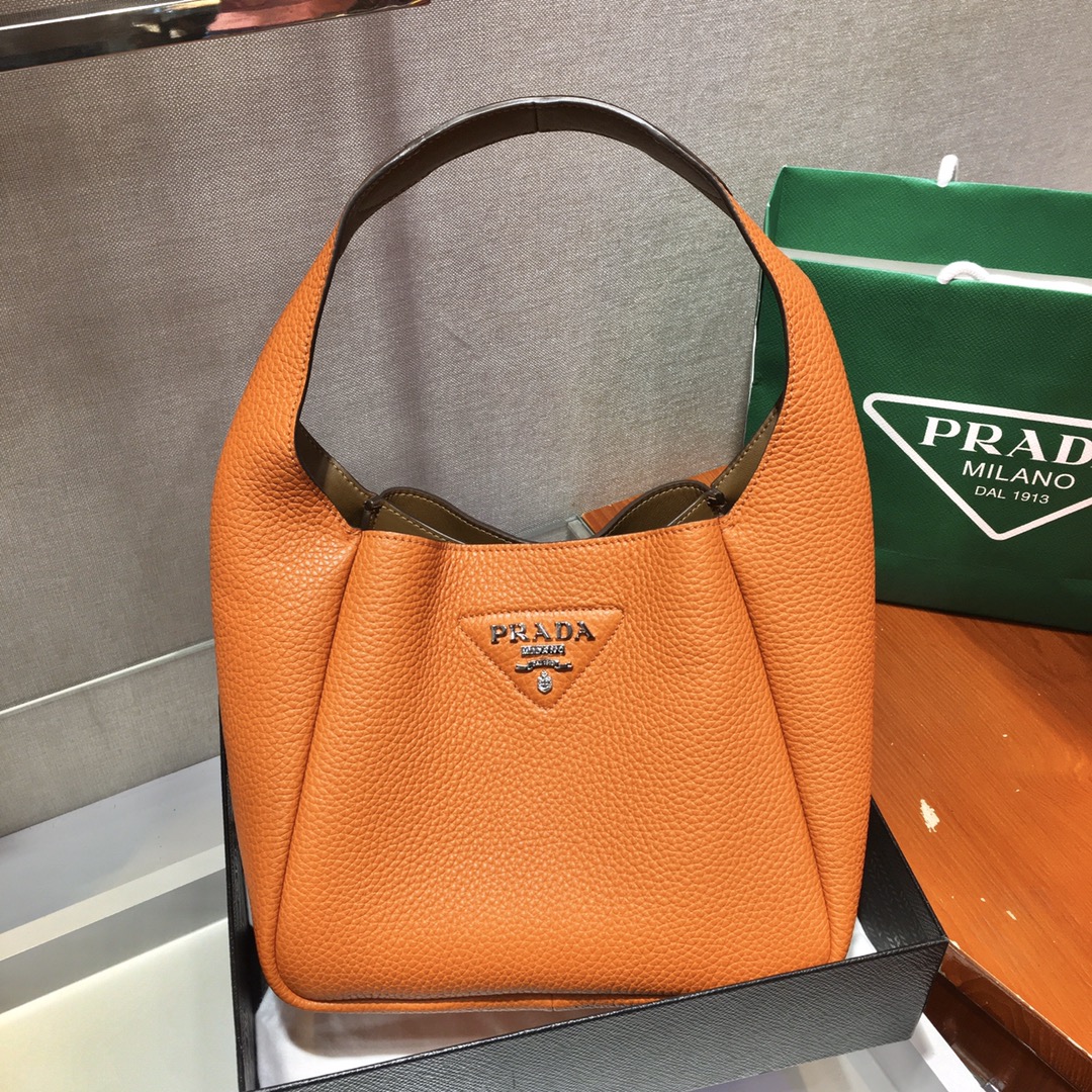 Pra*a leather handbag