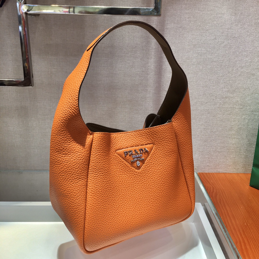 Pra*a leather handbag