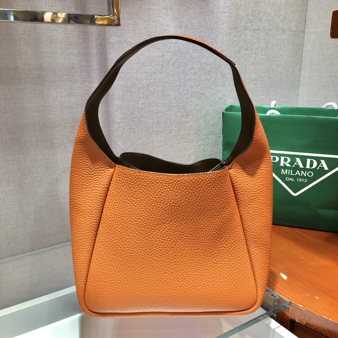 Pra*a leather handbag
