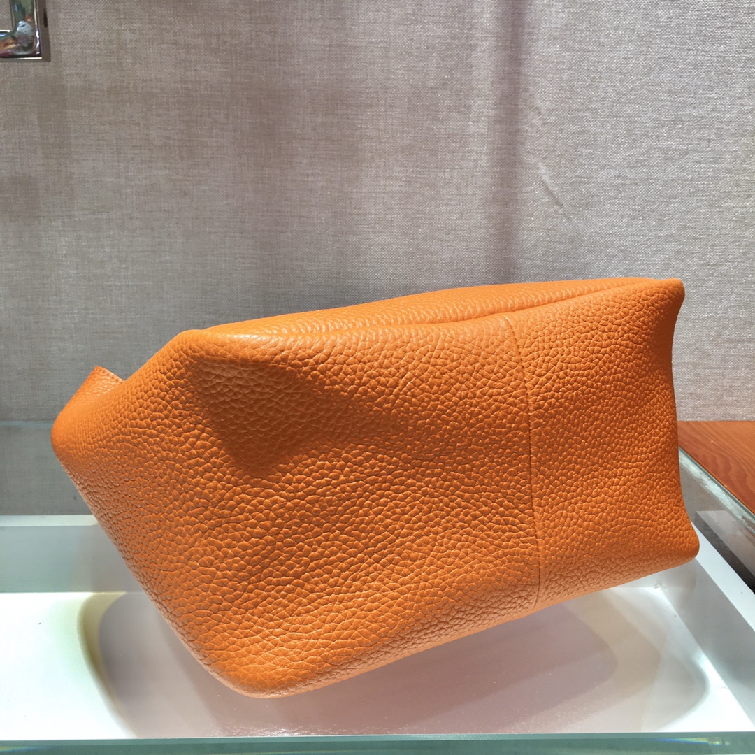 Pra*a leather handbag