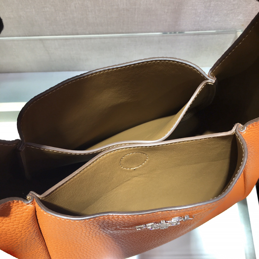 Pra*a leather handbag