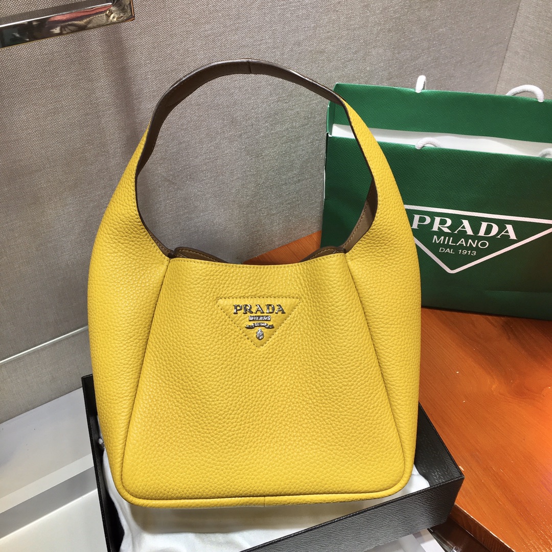 Pra*a leather handbag