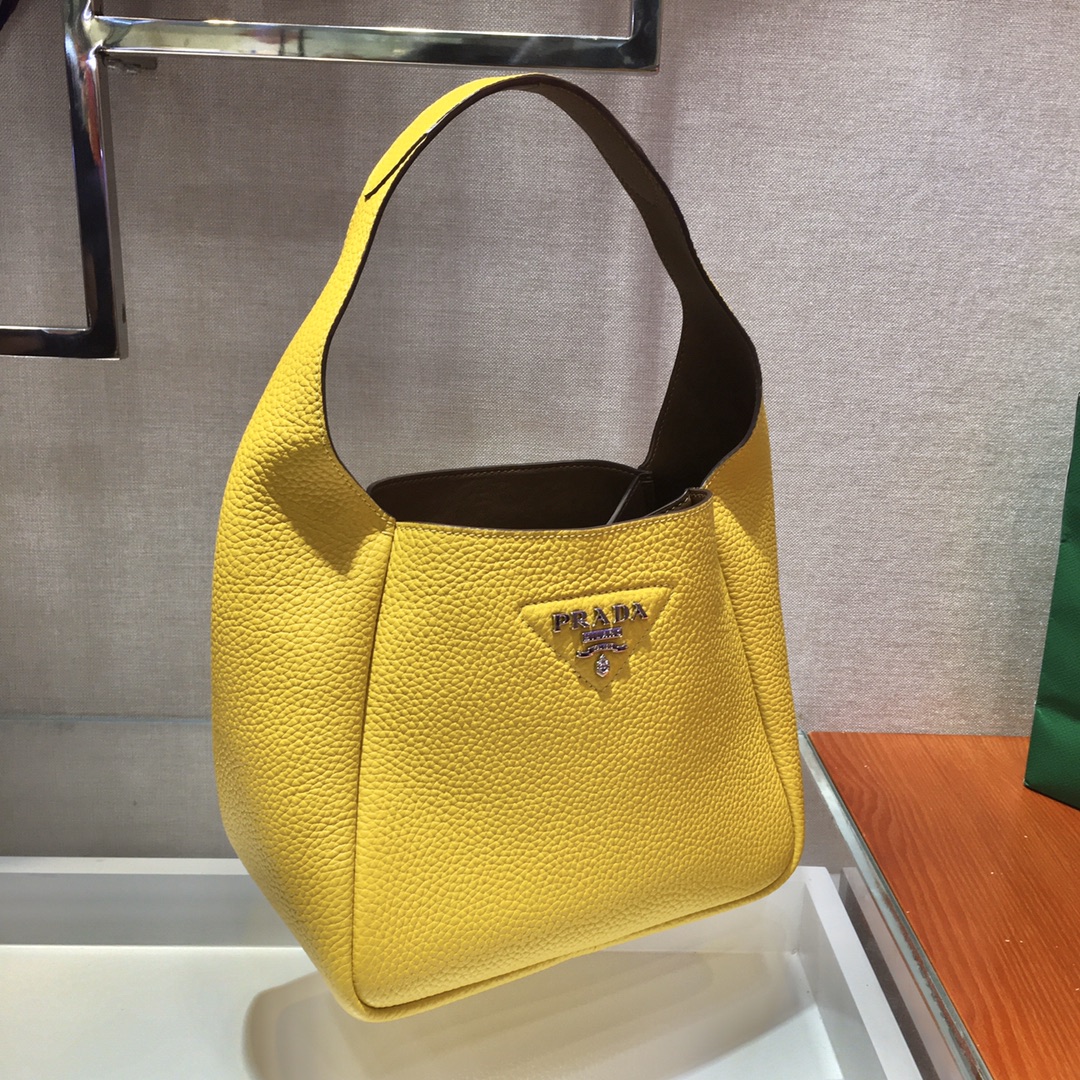 Pra*a leather handbag