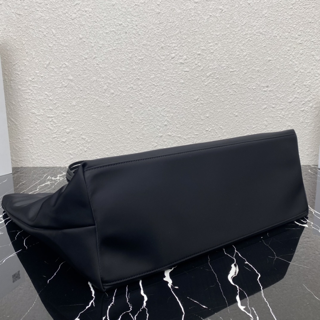 Pra*a re-nylon and saffiano leather tote bag