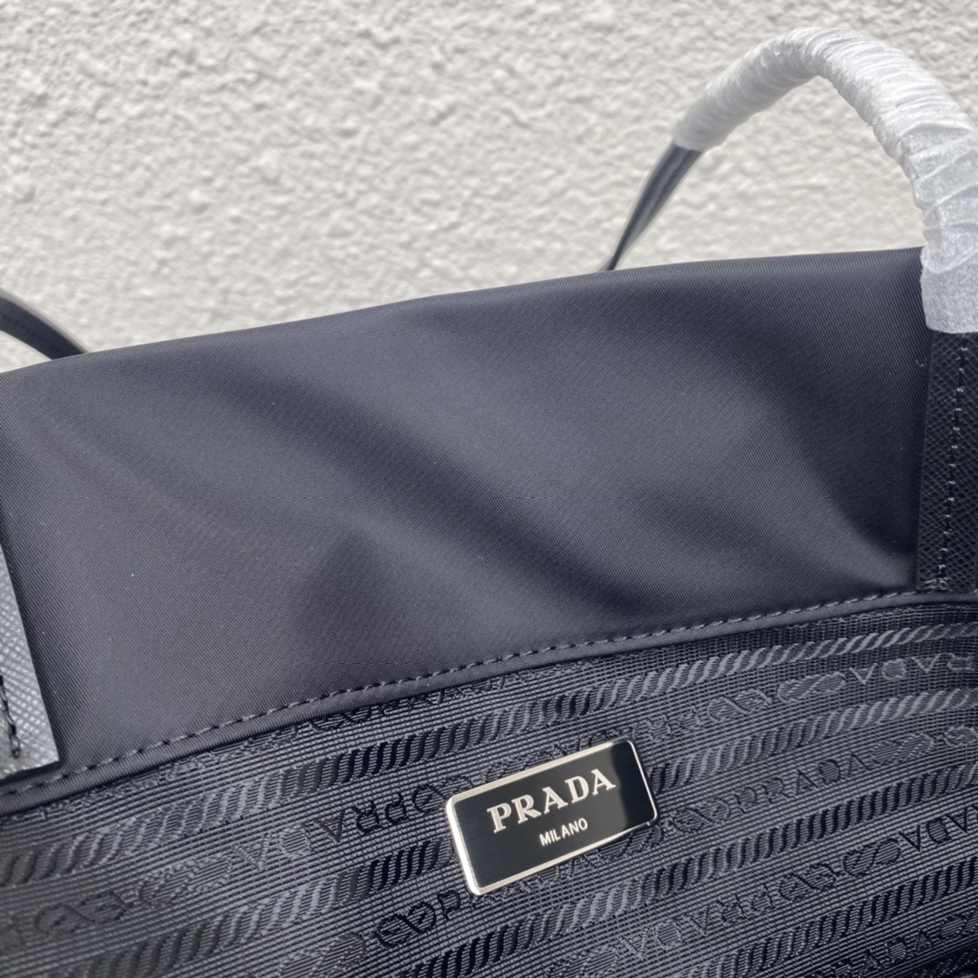 Pra*a re-nylon and saffiano leather tote bag