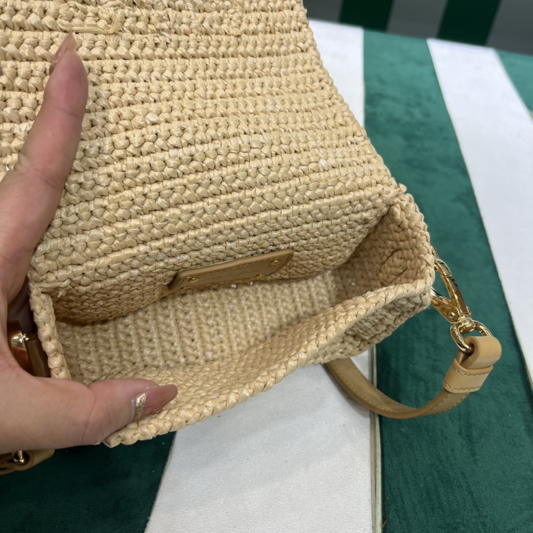 Pra*a crochet shoulder bag
