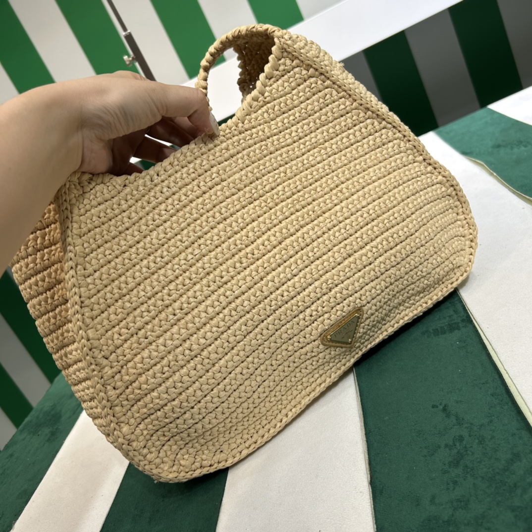 Pra*a crochet tote bag