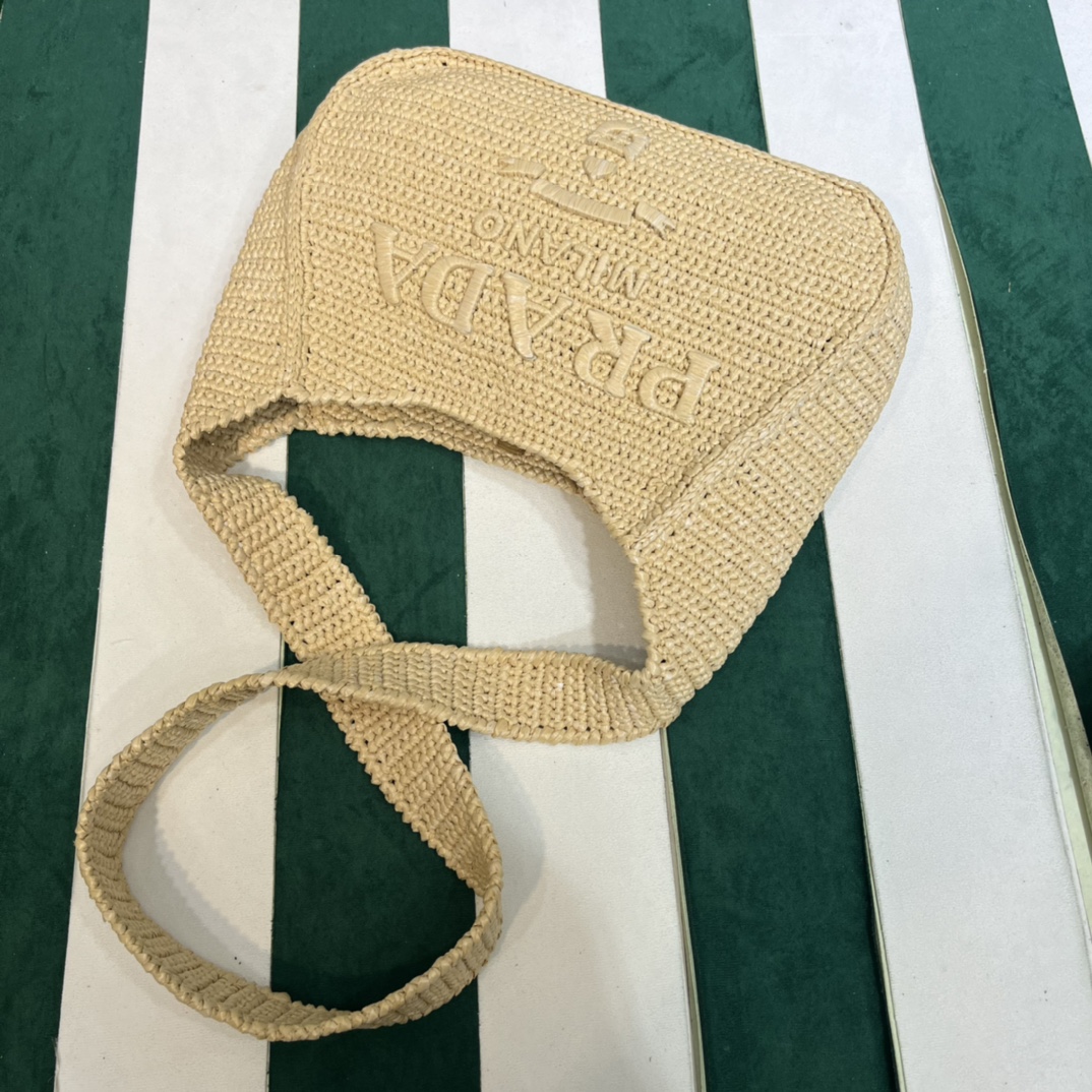 Pra*a crochet tote bag
