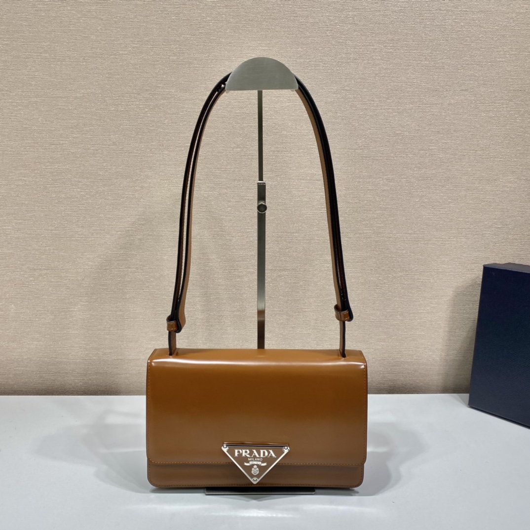 Pra*a emblème brushed-leather bag