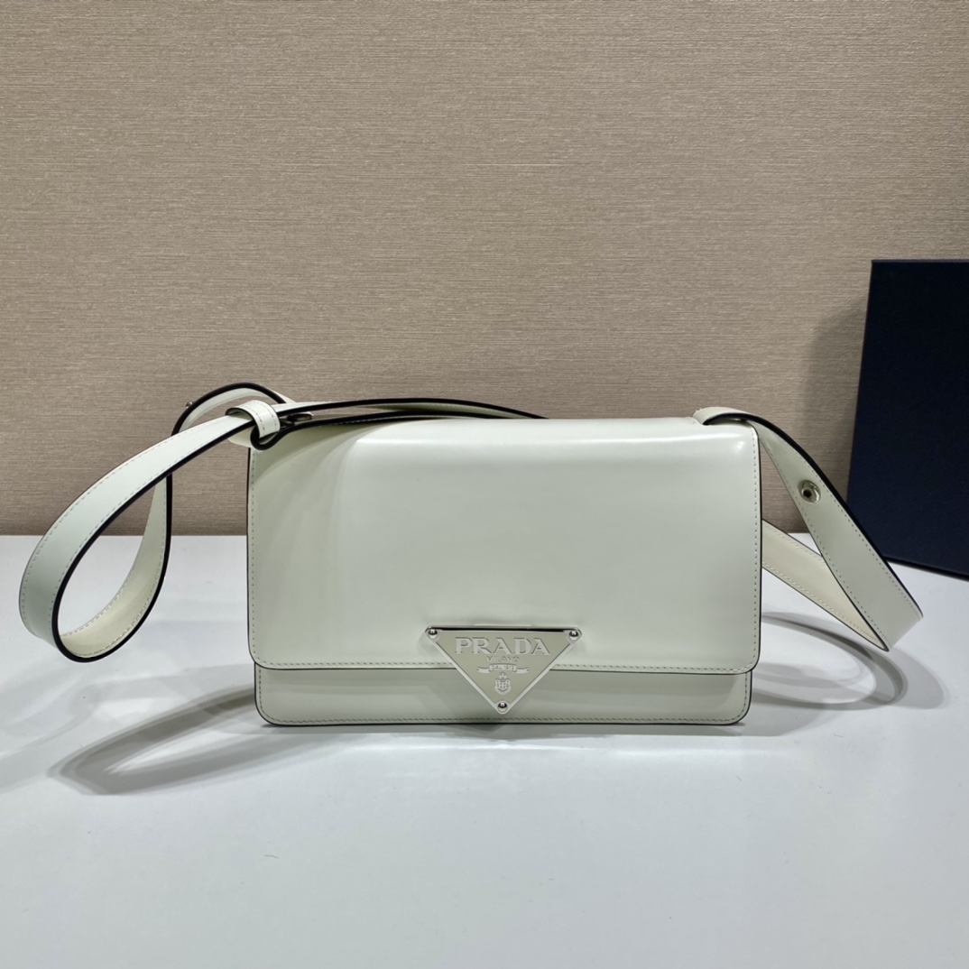 Pra*a emblème brushed-leather bag