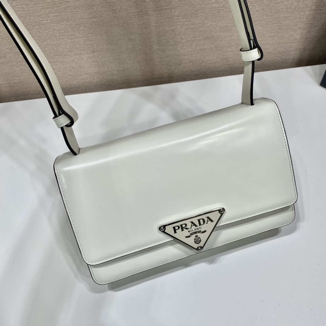 Pra*a emblème brushed-leather bag