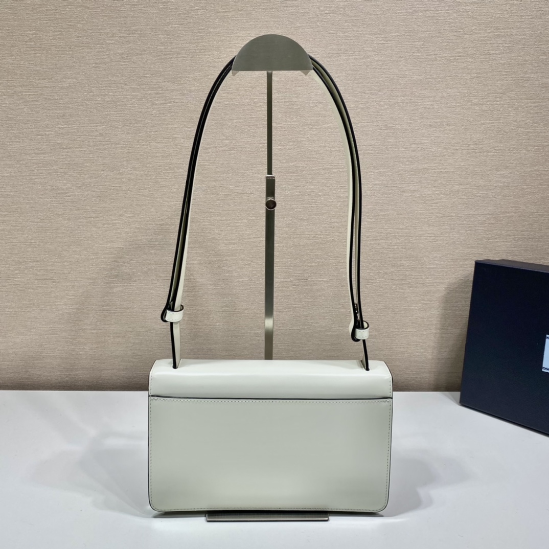 Pra*a emblème brushed-leather bag