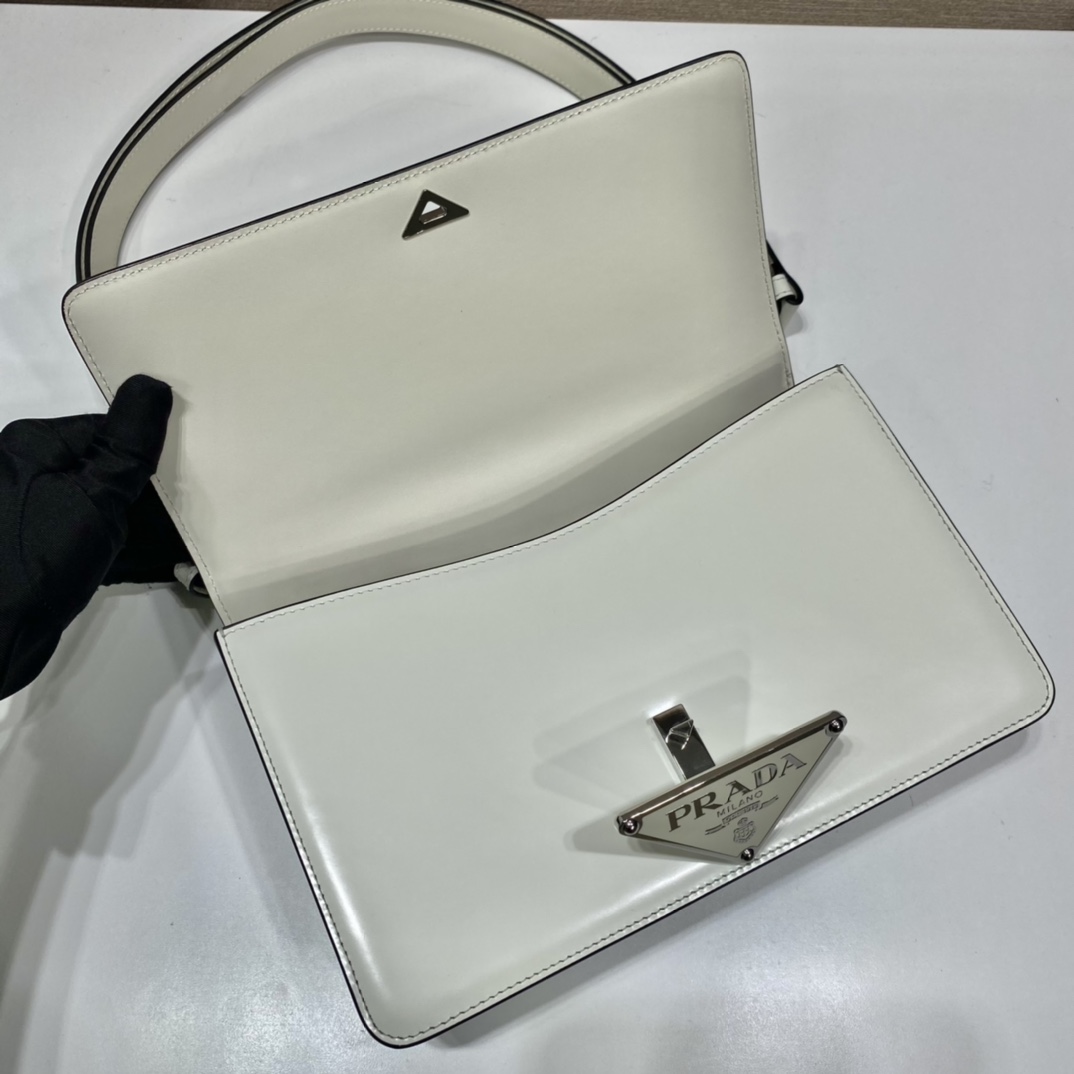 Pra*a emblème brushed-leather bag