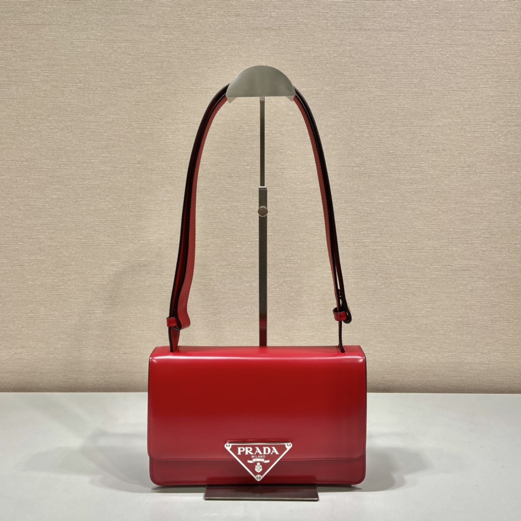 Pra*a emblème brushed-leather bag