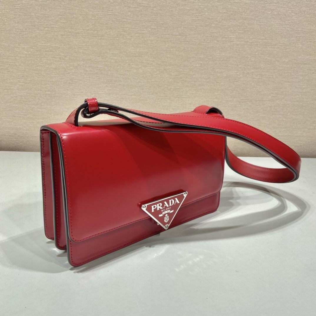 Pra*a emblème brushed-leather bag