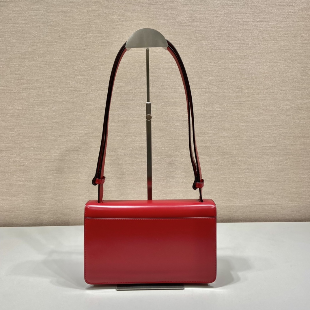 Pra*a emblème brushed-leather bag
