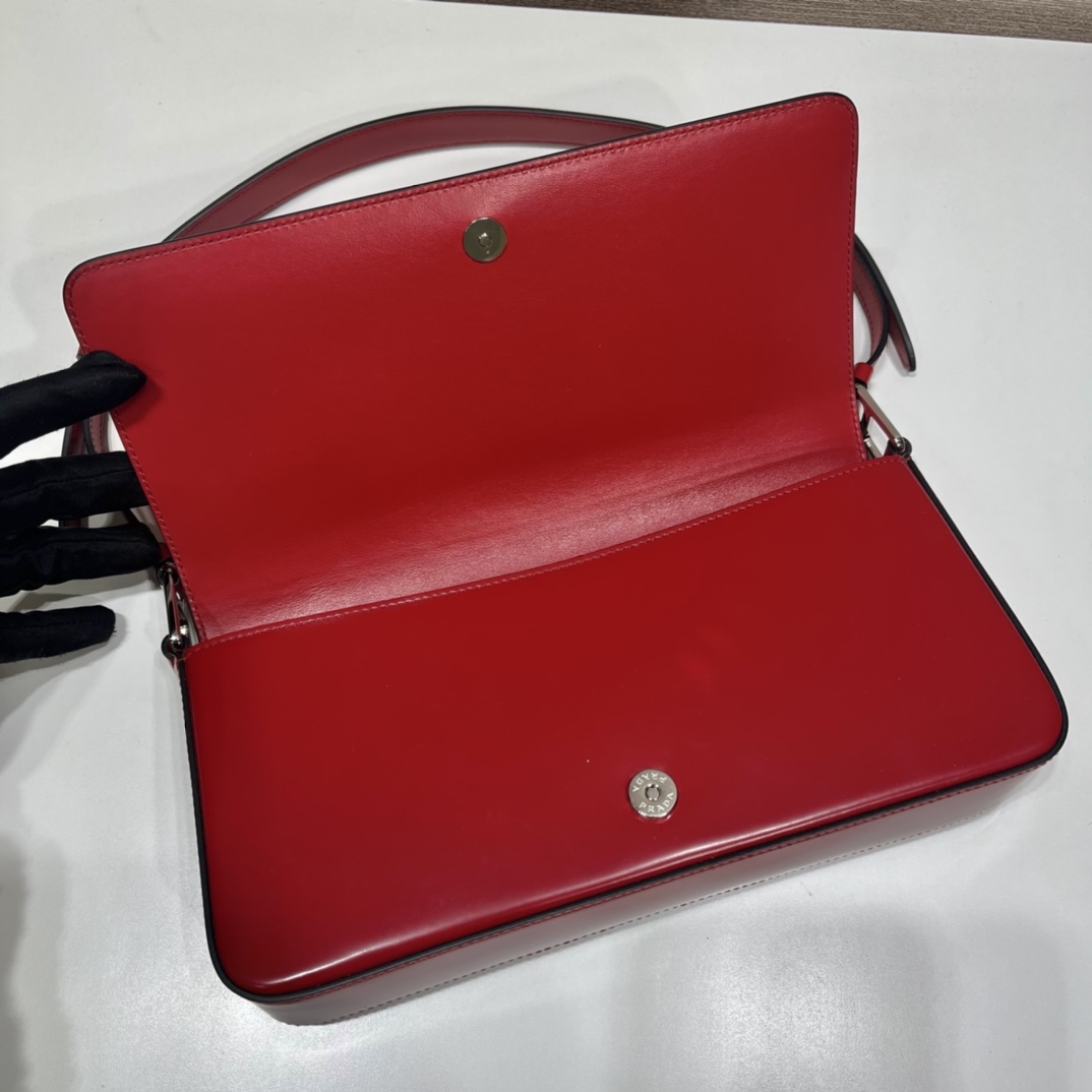 Pra*a brushed leather Pra*a femme bag