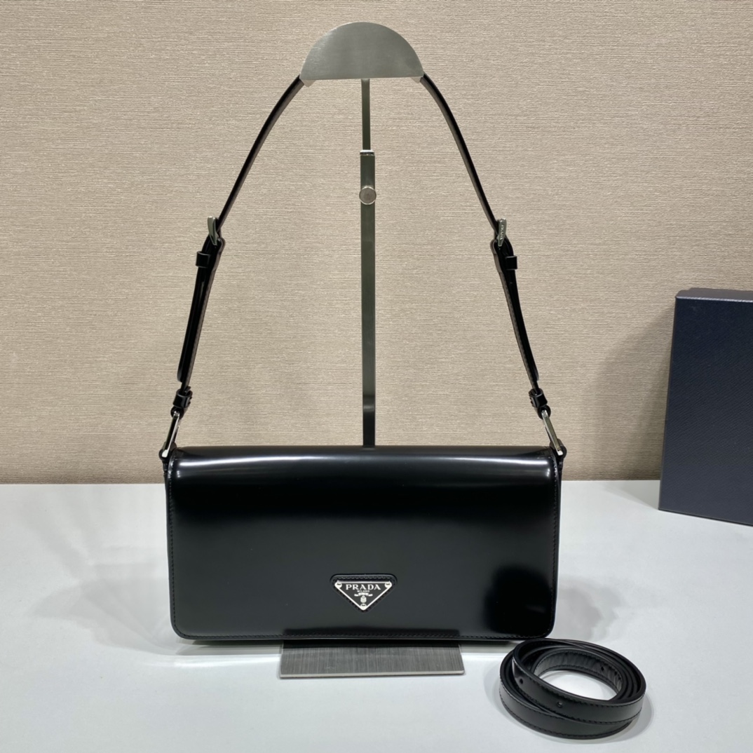Pra*a brushed leather Pra*a femme bag
