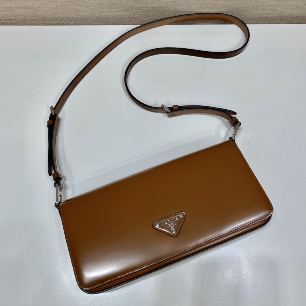 Pra*a brushed leather Pra*a femme bag