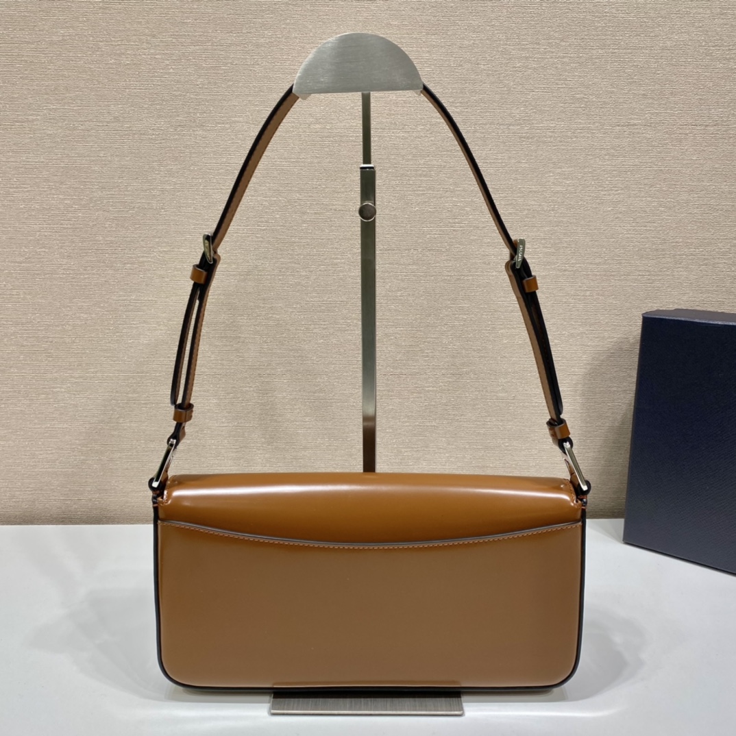 Pra*a brushed leather Pra*a femme bag
