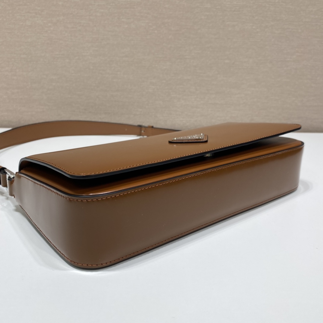Pra*a brushed leather Pra*a femme bag