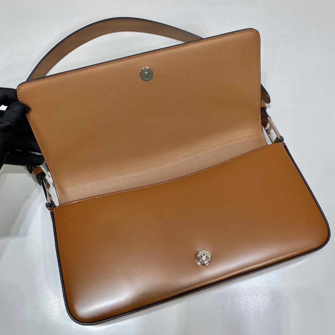 Pra*a brushed leather Pra*a femme bag