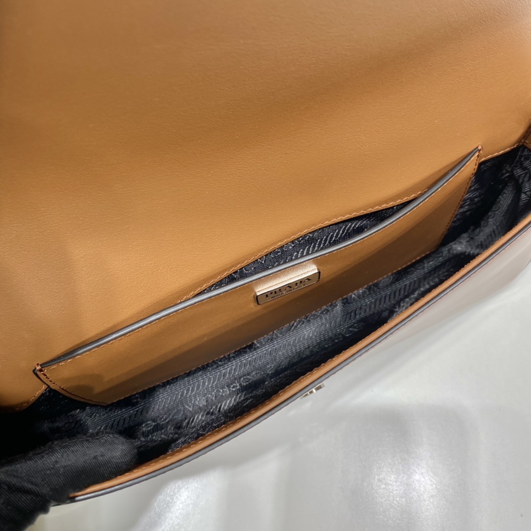 Pra*a brushed leather Pra*a femme bag