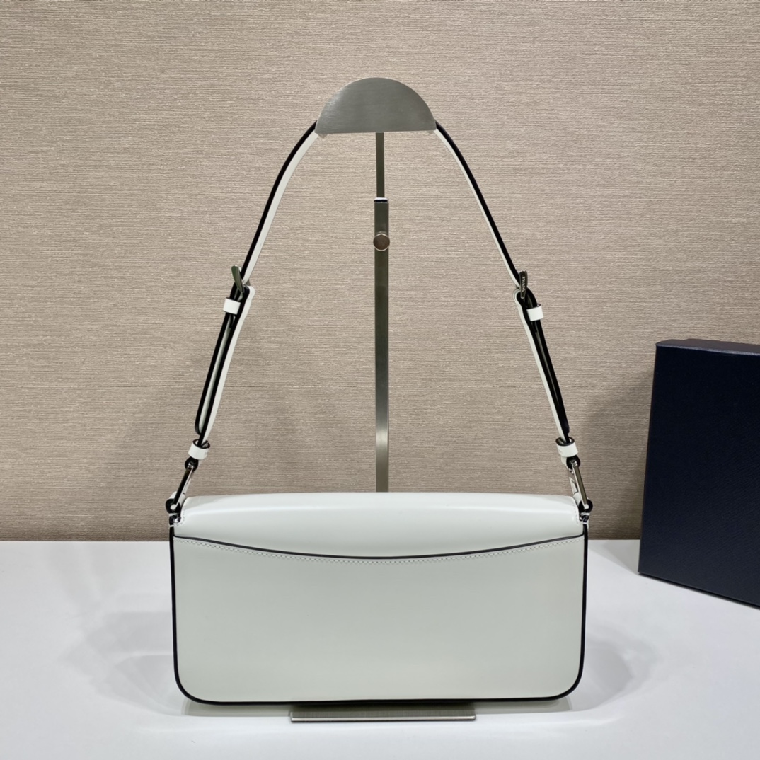 Pra*a brushed leather Pra*a femme bag