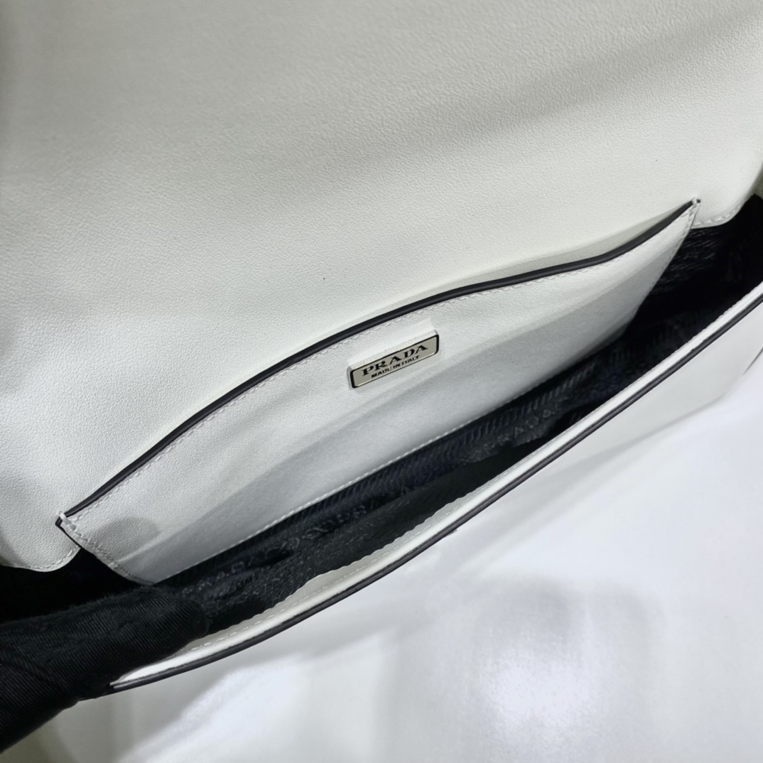 Pra*a brushed leather Pra*a femme bag