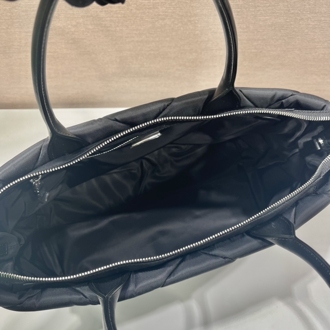 Pra*a black re-nylon medium padded tote