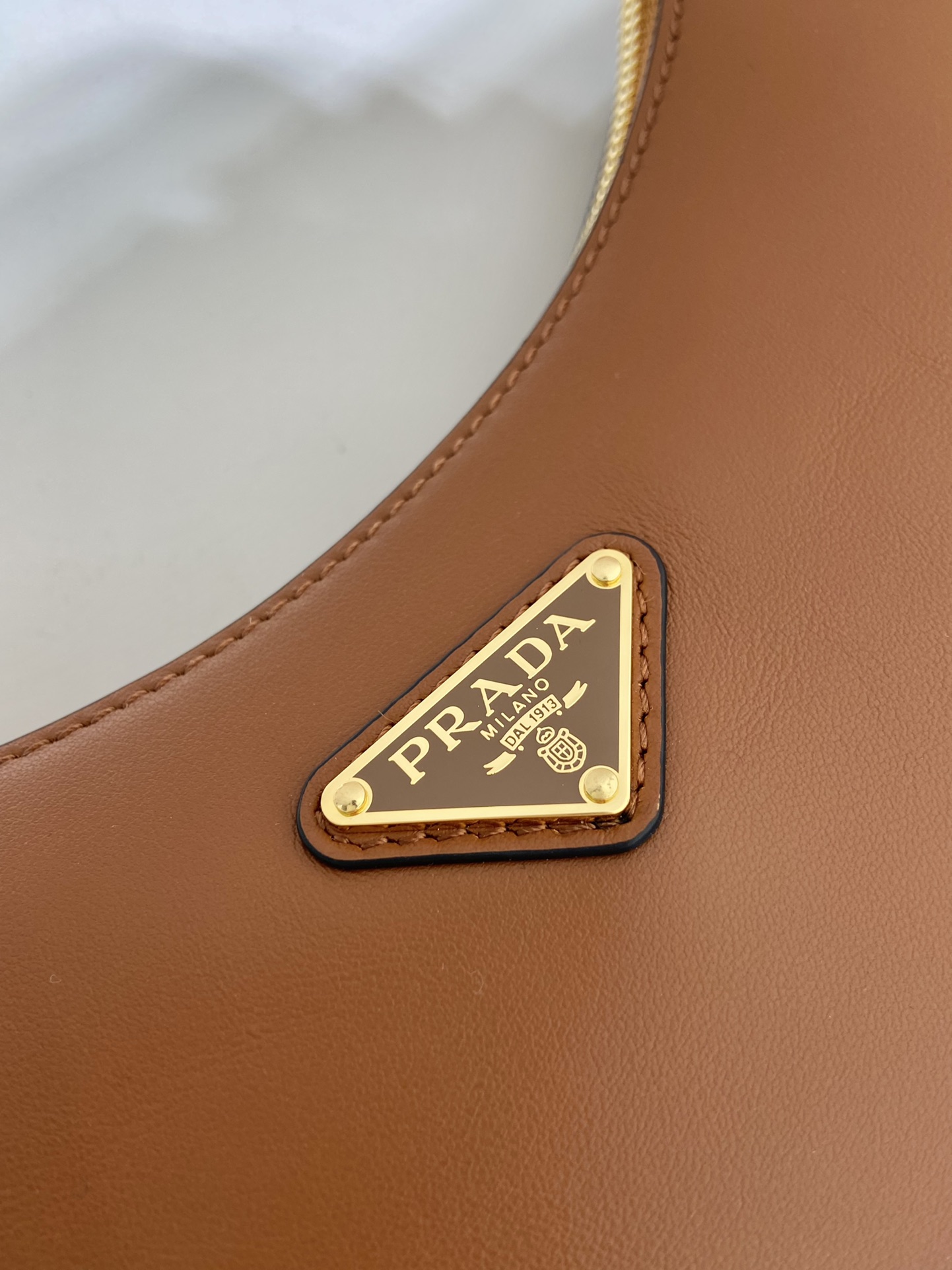Pra*a arqué leather shoulder bag
