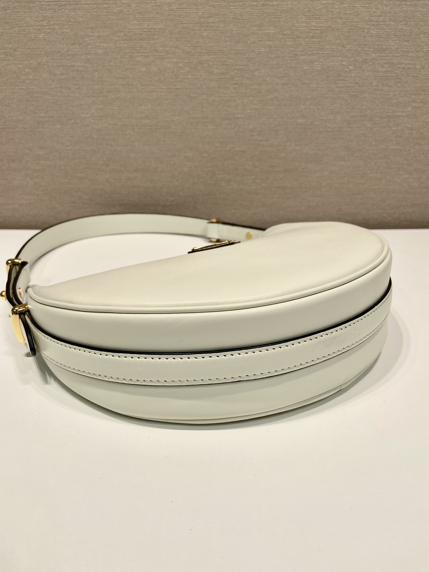 Pra*a arqué leather shoulder bag