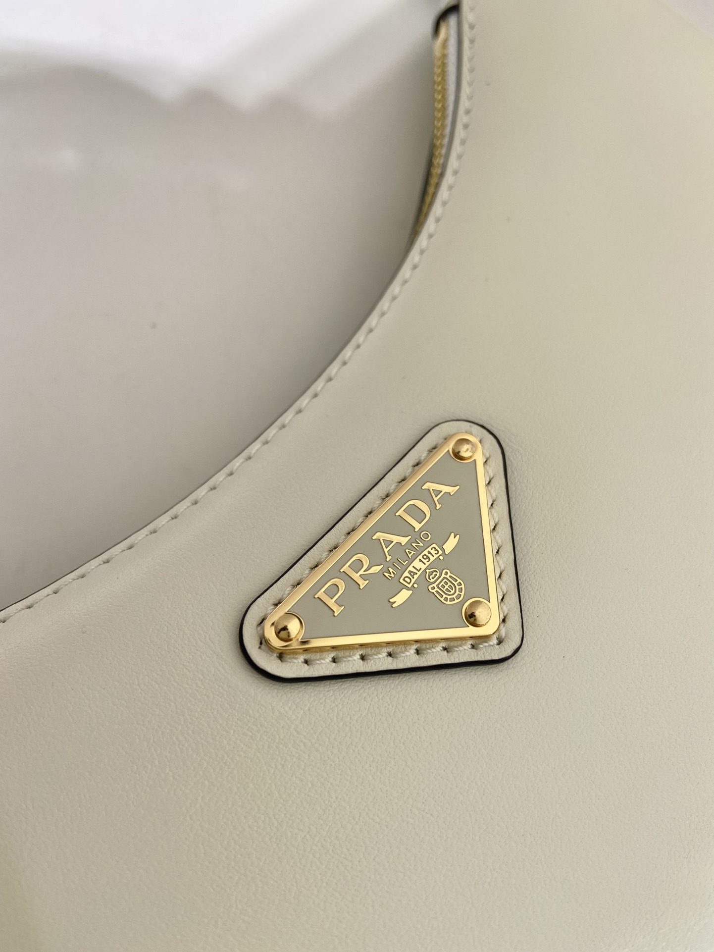 Pra*a arqué leather shoulder bag