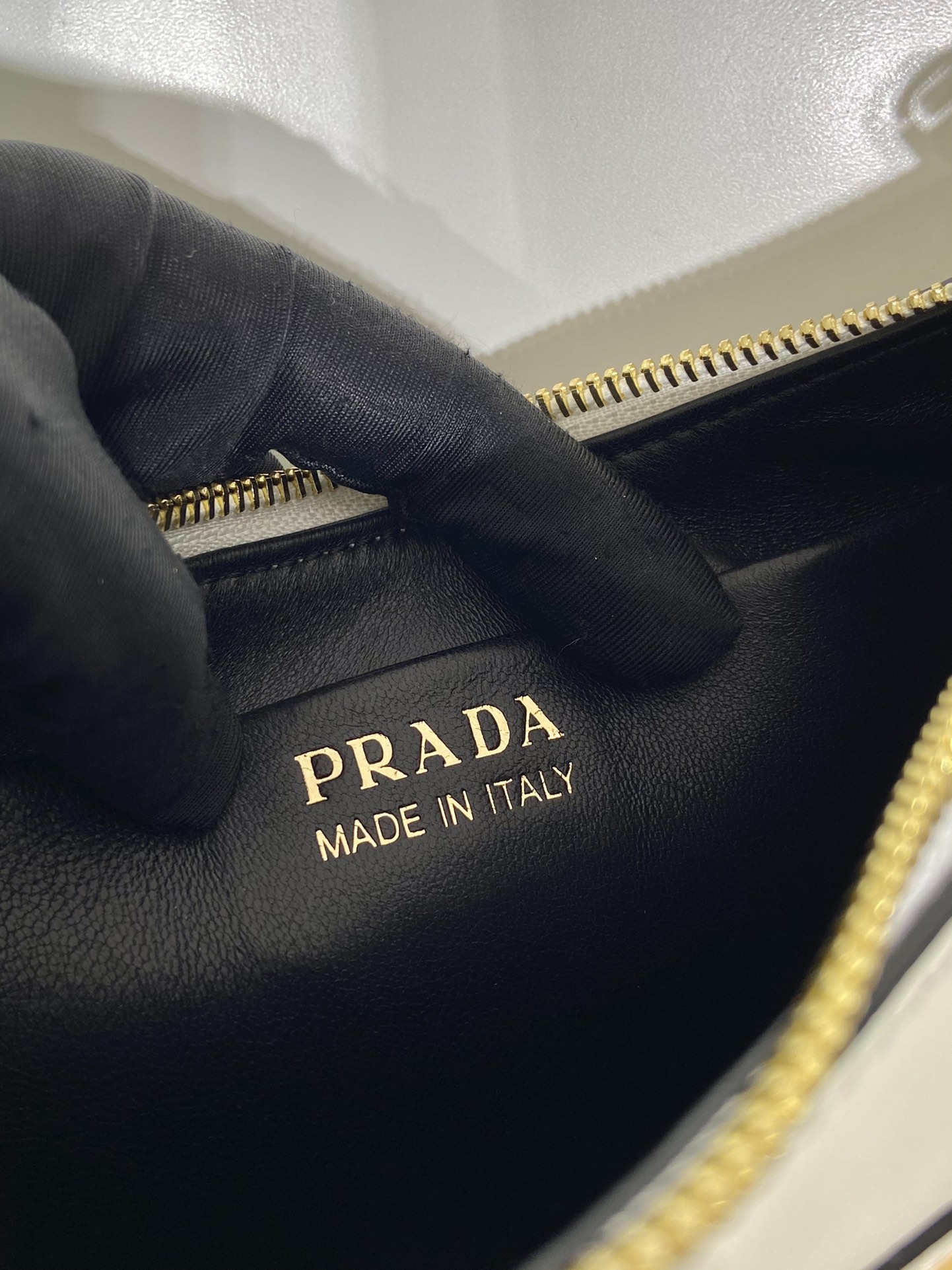 Pra*a arqué leather shoulder bag
