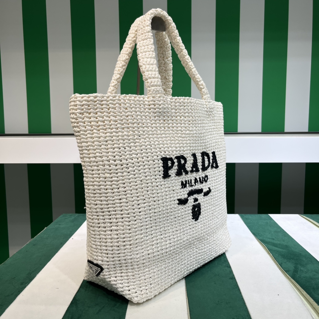 Pra*a crochet tote bag