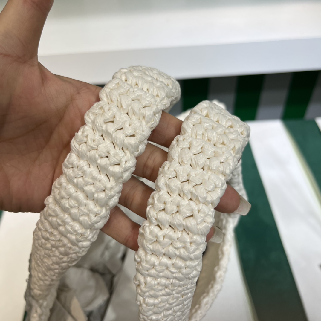 Pra*a crochet tote bag