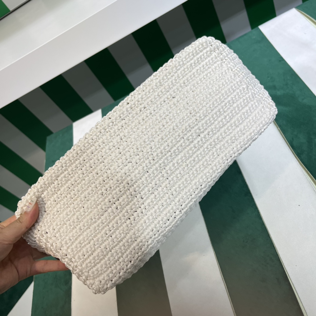 Pra*a crochet tote bag