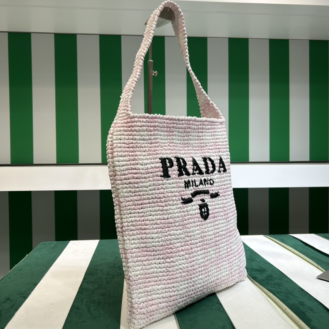 Pra*a crochet tote bag