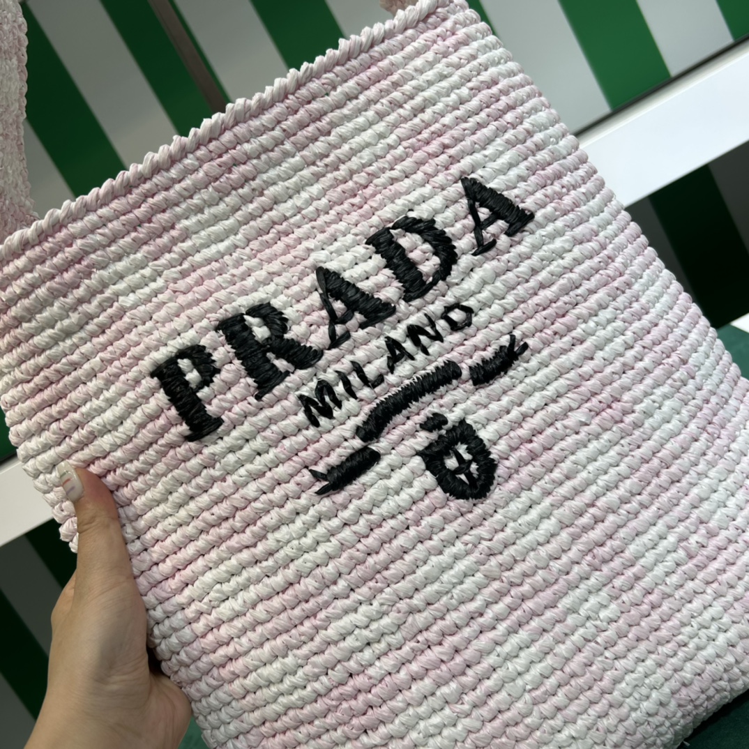 Pra*a crochet tote bag