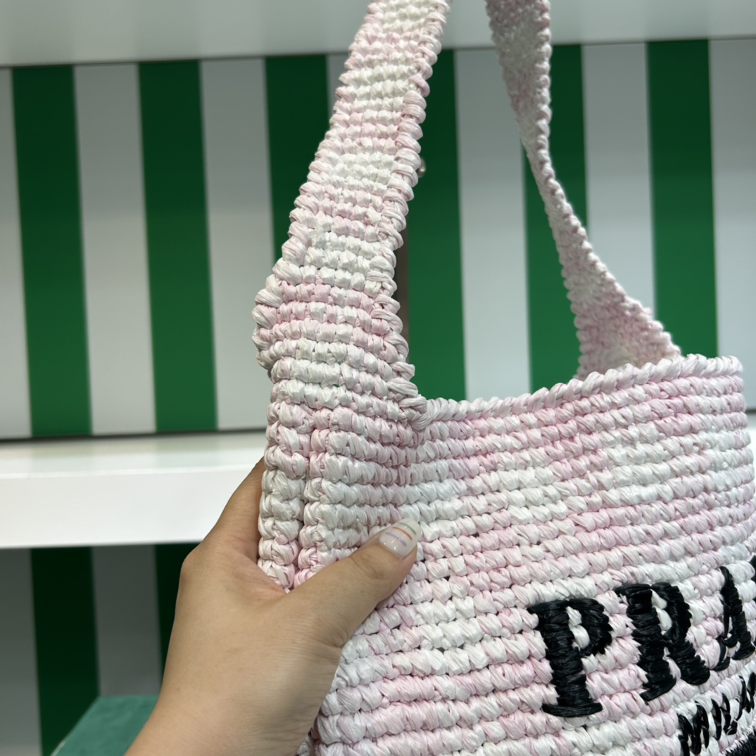 Pra*a crochet tote bag