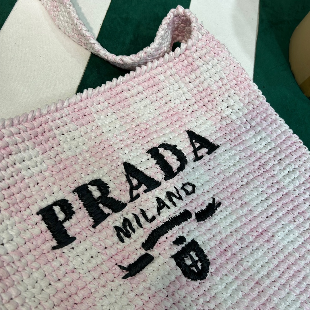 Pra*a crochet tote bag