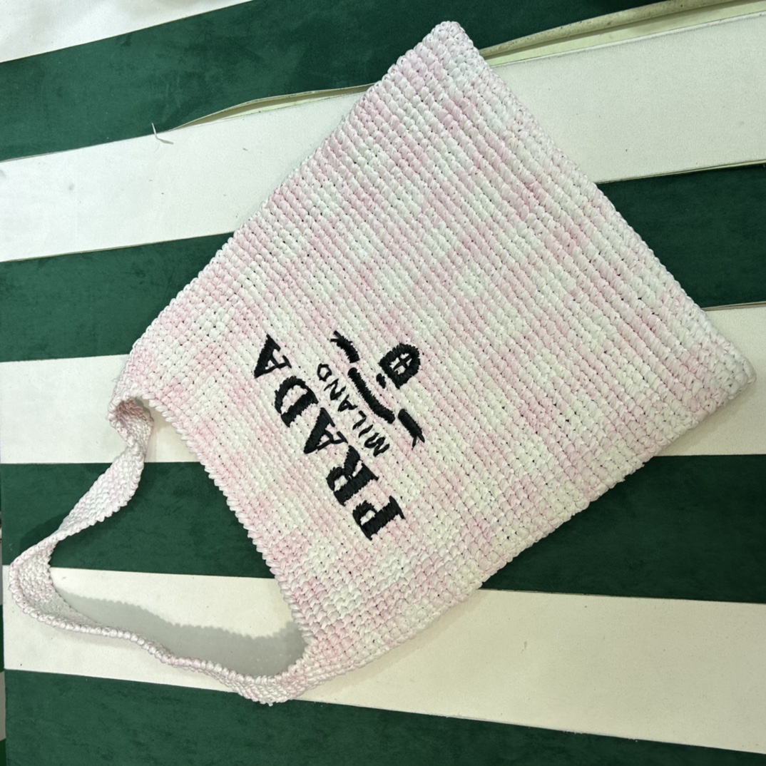Pra*a crochet tote bag