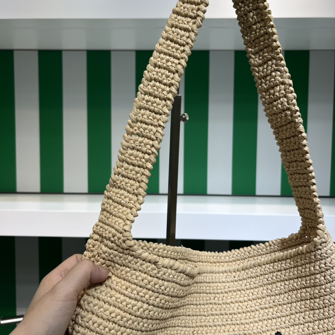 Pra*a crochet tote bag