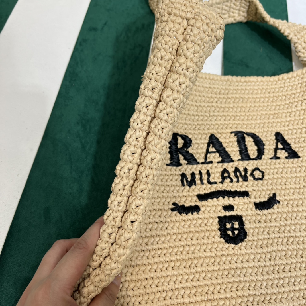 Pra*a crochet tote bag