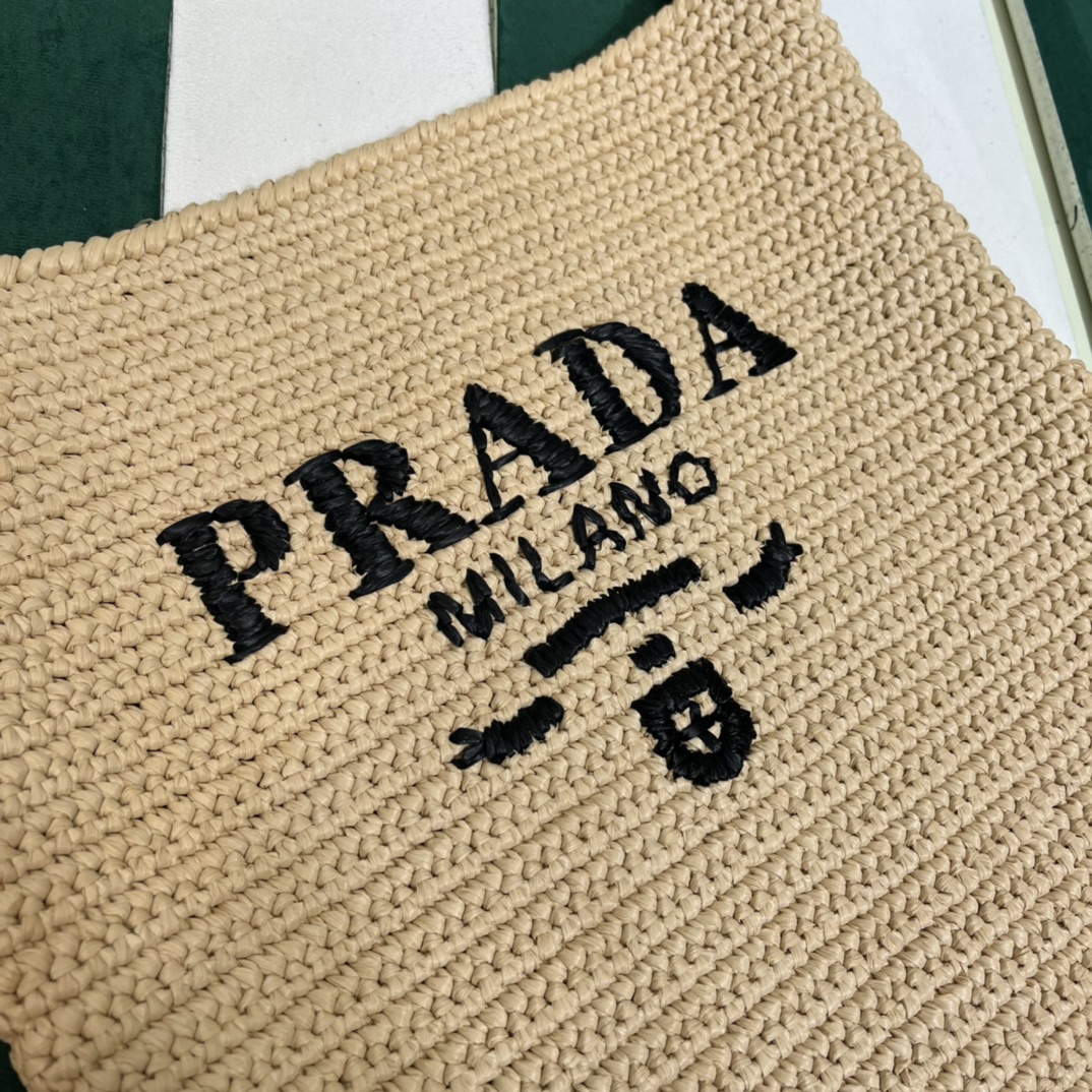 Pra*a crochet tote bag