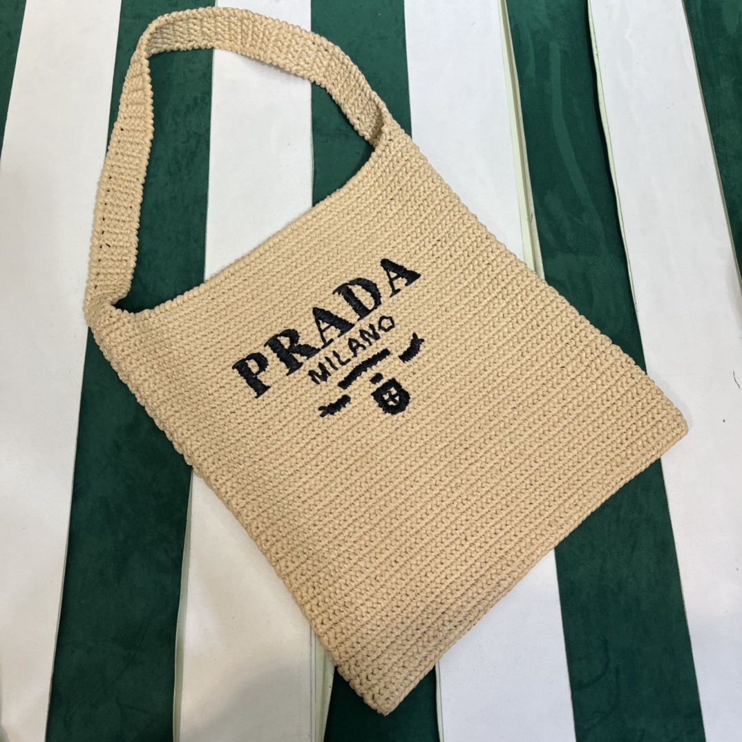 Pra*a crochet tote bag