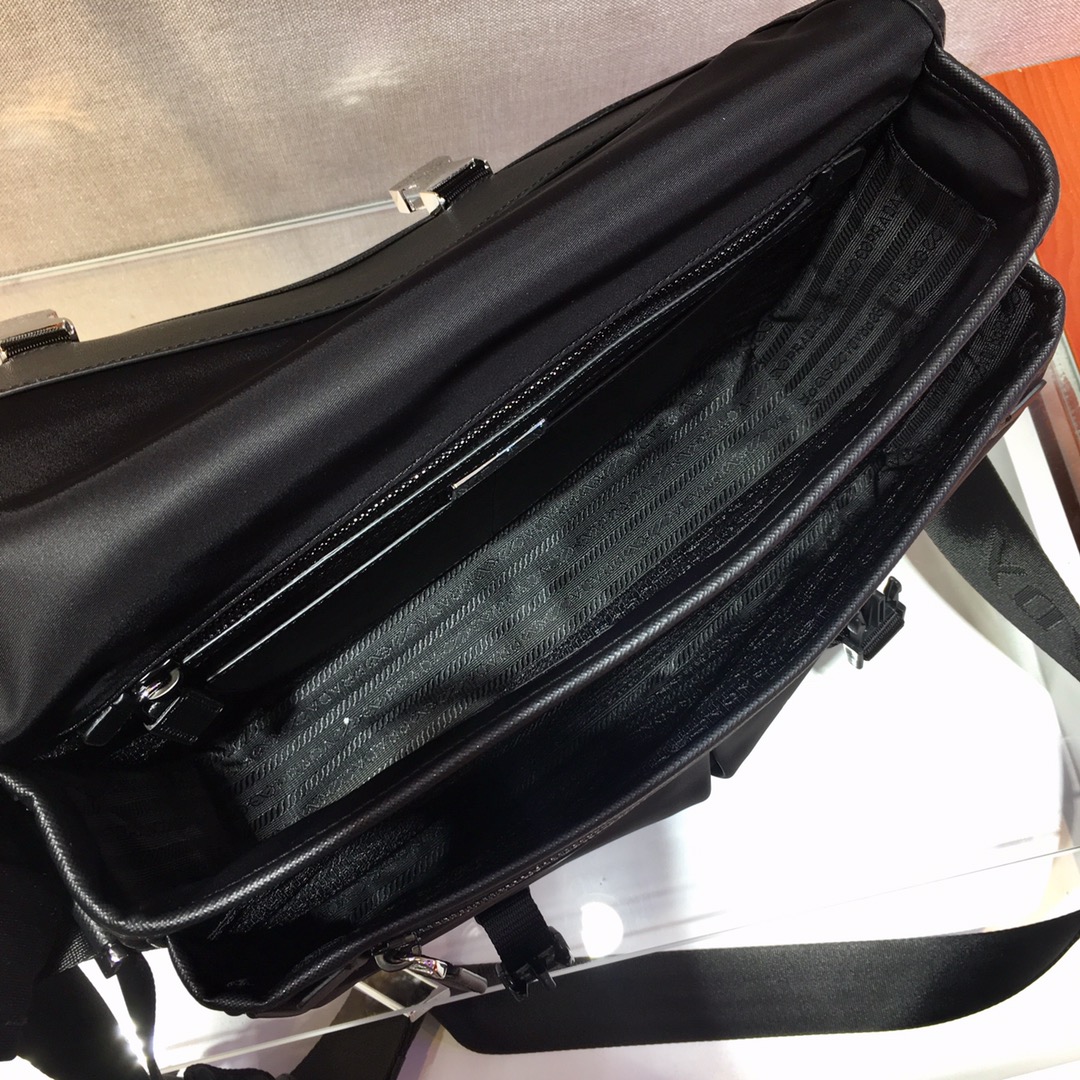 Pra*a re-nylon messenger bag